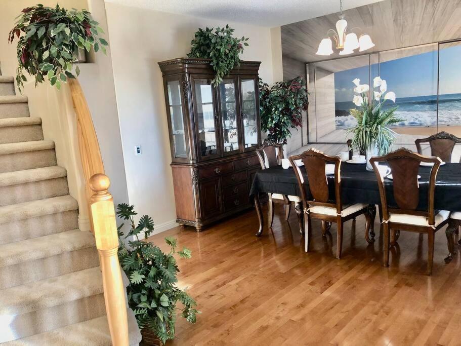 Вилла 2500 Sq House In Springbank Hill Bl 261818 Калгари Экстерьер фото